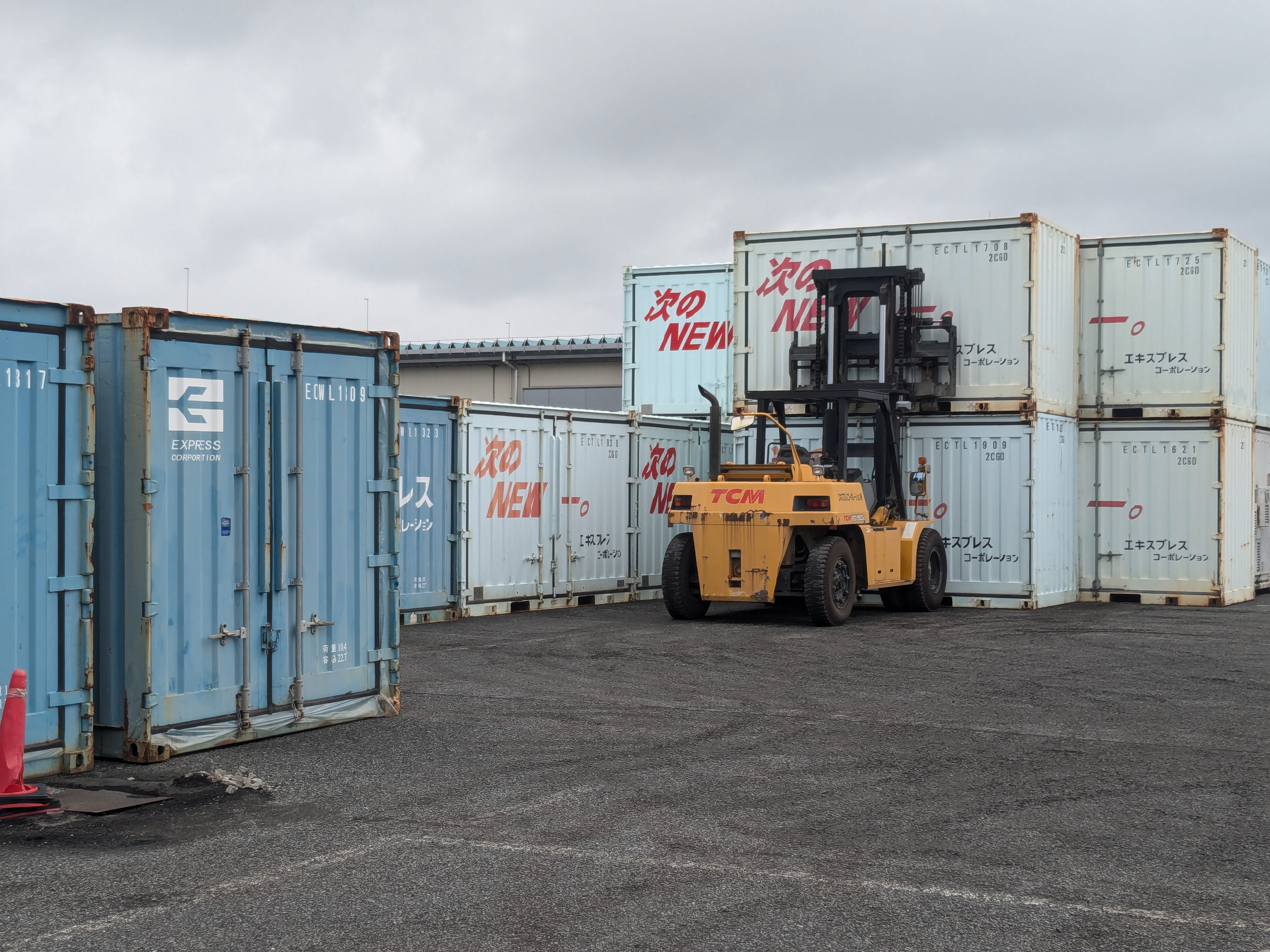 横浜コンテナヤード